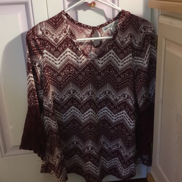 Maroon and White Flowy Shirt - Picture 3 of 5